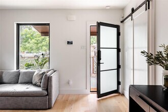 101 1/2 E 2nd St in Austin, TX - Building Photo - Building Photo