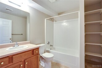 25 Stonington Ln in Getzville, NY - Building Photo - Building Photo