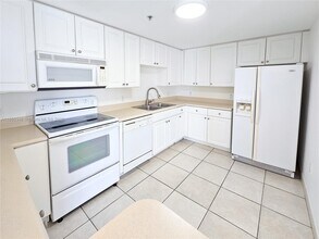 1627 SW 37th Ave in Miami, FL - Building Photo - Building Photo