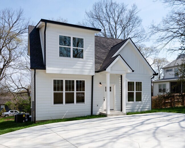 1701 Sherwood Ln in Nashville, TN - Foto de edificio - Building Photo