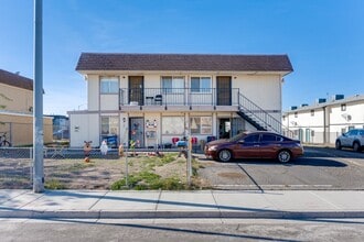 805 Palo Verde Dr in Henderson, NV - Building Photo - Building Photo