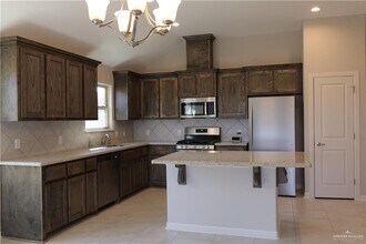 14 N 33rd St in McAllen, TX - Building Photo - Building Photo