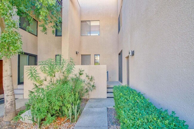 867 Village Square N in Palm Springs, CA - Building Photo - Building Photo