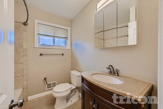 2012 Royal Garden Dr in Baltimore, MD - Building Photo - Building Photo