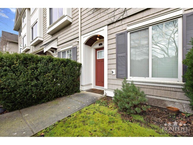 1708 King George Blvd in Surrey, BC - Building Photo - Building Photo