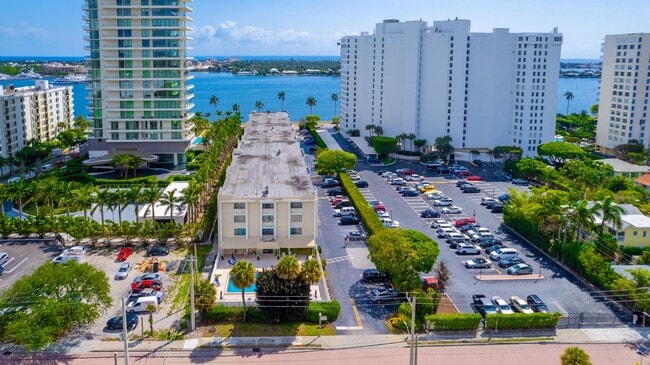 1601 S Flagler Dr in West Palm Beach, FL - Building Photo - Building Photo