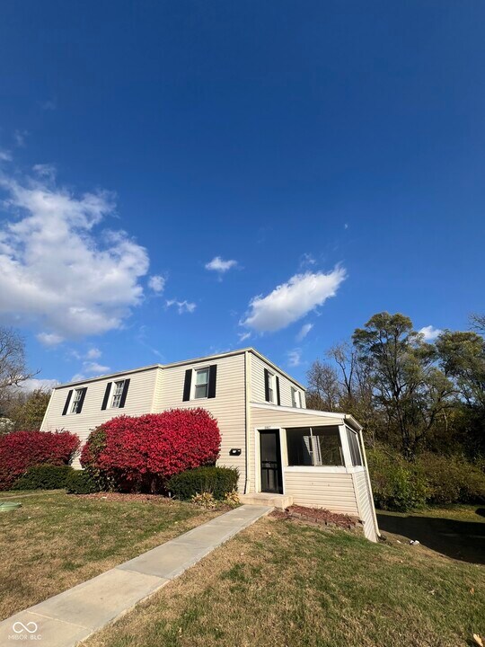 6967 N College Ave in Indianapolis, IN - Building Photo