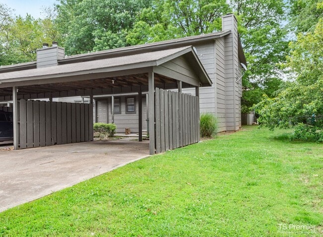 2030 N Ball Ave in Fayetteville, AR - Building Photo - Building Photo