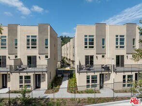 3699 Wilshire Blvd in Los Angeles, CA - Building Photo - Building Photo