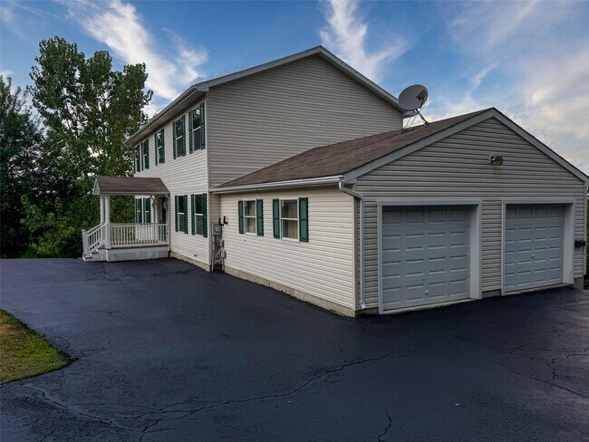 10 Ashlyn Dr in Marlboro, NY - Building Photo - Building Photo