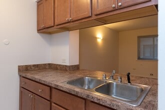 540 W Roscoe St in Chicago, IL - Building Photo - Building Photo