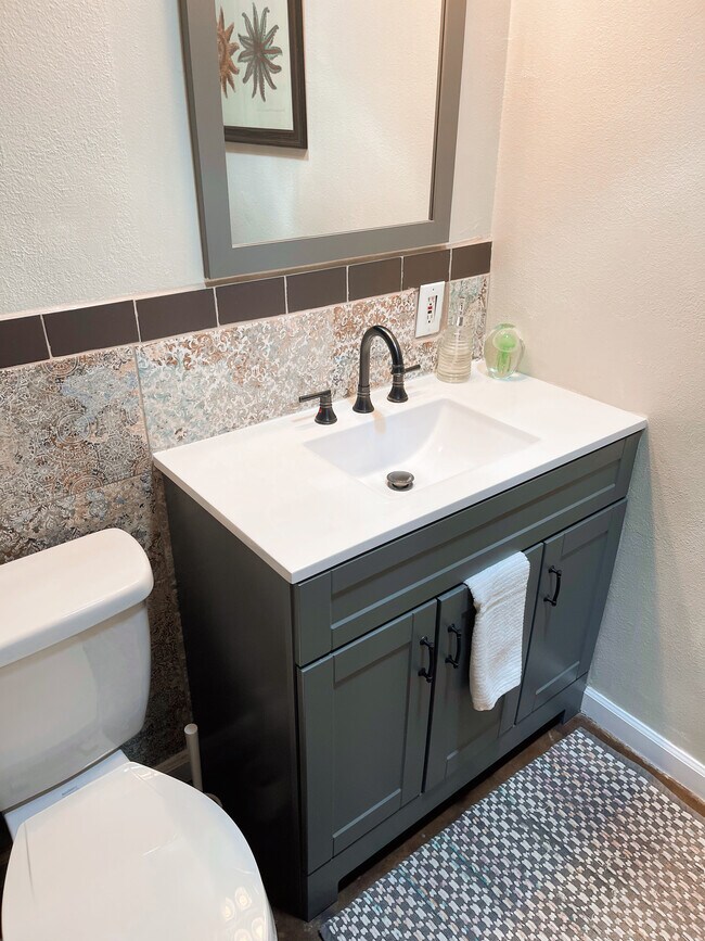 property at 1312 W 7th Pl