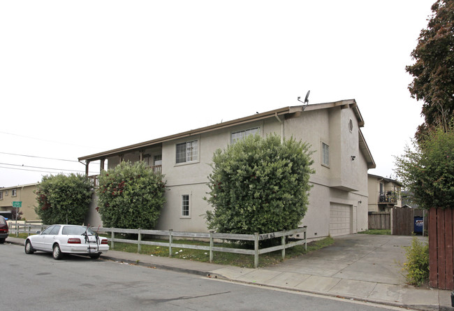 475-481 Willow Ave in Half Moon Bay, CA - Foto de edificio - Building Photo