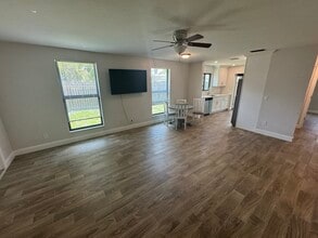 27731 Arroyal Rd in Bonita Springs, FL - Foto de edificio - Building Photo