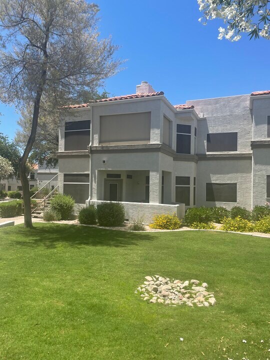 11375 E Sahuaro Dr, Unit Private Room and Bathroom in Scottsdale, AZ - Building Photo