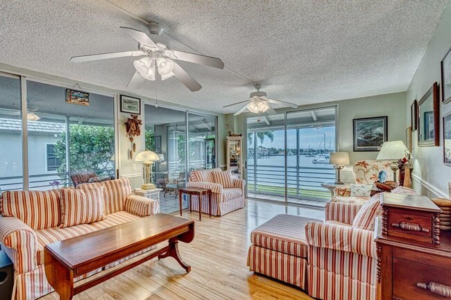 1071 Sugar Sands Blvd in Riviera Beach, FL - Building Photo - Building Photo