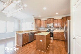 5874 Crowley Pkwy in Whitestown, IN - Foto de edificio - Building Photo