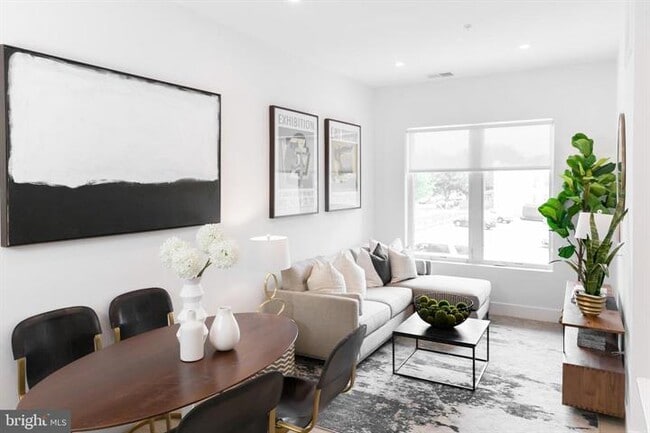 5230 Georgia Ave NW, Unit 203 in Washington, DC - Foto de edificio - Building Photo