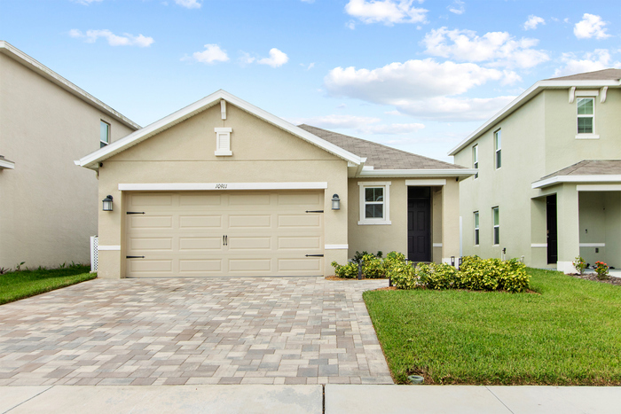 10911 Carlton Fields Dr in Riverview, FL - Building Photo