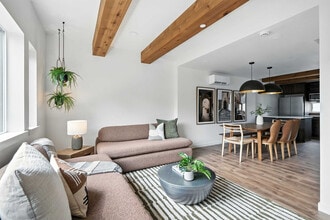 925 NE 23rd Ave-Unit -ID1309874P in Portland, OR - Building Photo - Building Photo