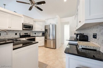 626 Lambton Ln in Naples, FL - Foto de edificio - Building Photo