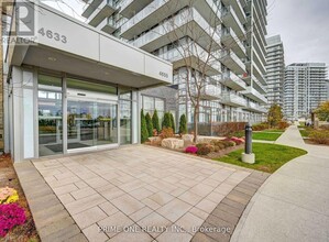 4655-4655 Glen Erin Dr in Mississauga, ON - Building Photo - Building Photo