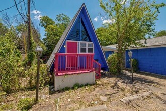 1300 Yorkshire Dr in Austin, TX - Building Photo - Building Photo