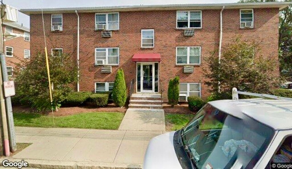 39 Montvale Ave in Woburn, MA - Building Photo