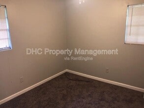 6505 Raymond Dr in Union City, GA - Building Photo - Building Photo