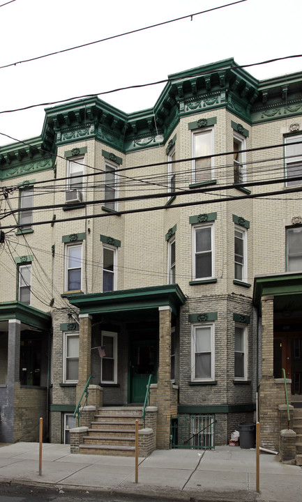 383 Baldwin Ave in Jersey City, NJ - Foto de edificio