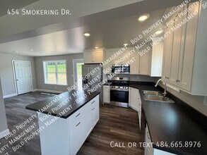 454 Smokering Dr in Robesonia, PA - Building Photo - Building Photo