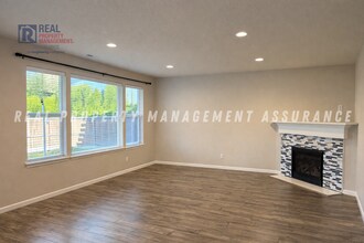 8790 SW Schmidt Loop in Tigard, OR - Building Photo - Building Photo