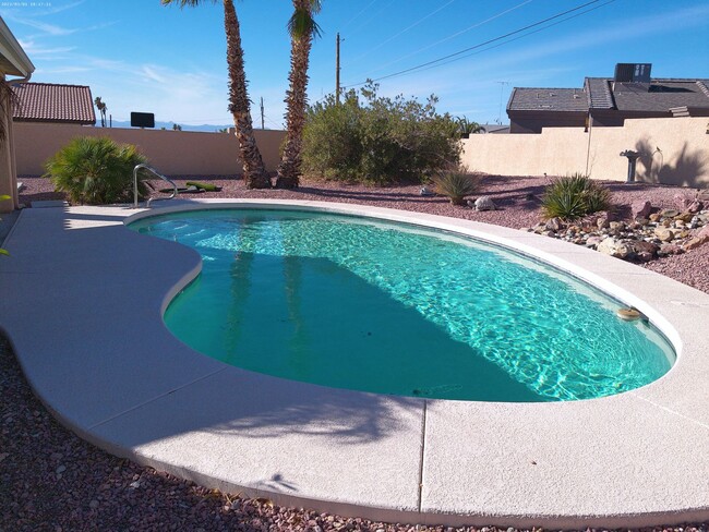 3275 Chemehuevi Blvd in Lake Havasu City, AZ - Building Photo - Building Photo