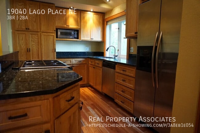 19040 Lago Pl NE in Lake Forest Park, WA - Building Photo - Building Photo