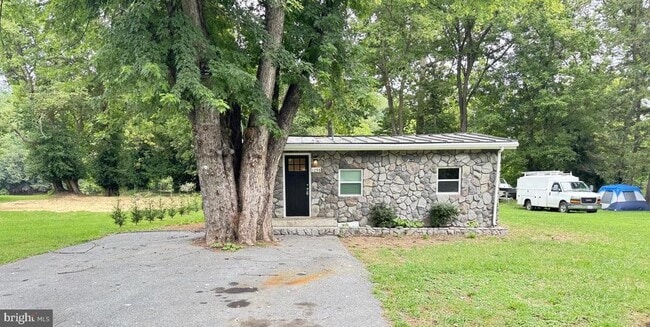 property at 1298 Queens Hwy