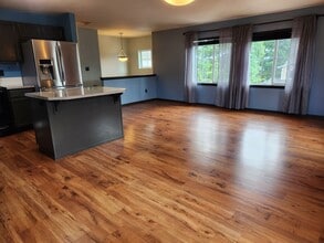 7664 Kildare Loop NW in Silverdale, WA - Building Photo - Building Photo