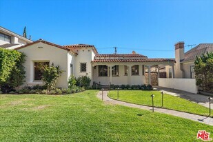 208 S Rodeo Dr in Beverly Hills, CA - Building Photo