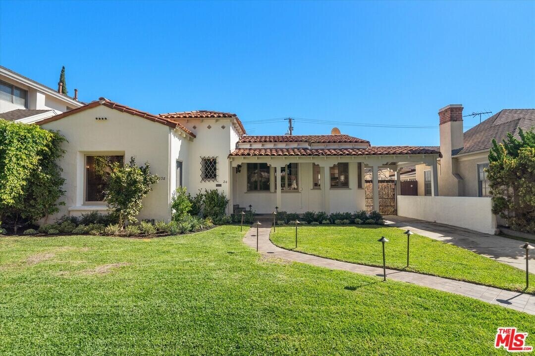 208 S Rodeo Dr in Beverly Hills, CA - Building Photo