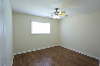 Fox Run Apartments in Columbus, MS - Building Photo - Interior Photo