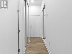 160 Canon Jackson Dr in Toronto, ON - Building Photo - Building Photo