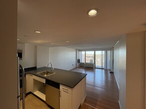 Harvard Towers in Cambridge, MA - Foto de edificio - Building Photo