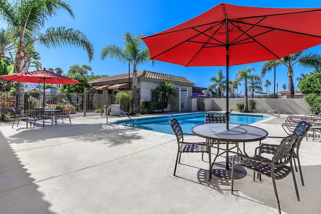 Glenoaks Terrace Apartments in Anaheim, CA - Foto de edificio