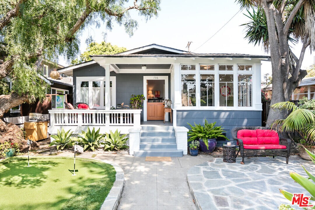 736 Marco Pl in Los Angeles, CA - Building Photo
