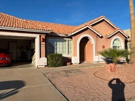 1550 E Riviera Dr in Chandler, AZ - Building Photo