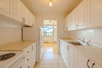 Capri in Hamilton, ON - Building Photo - Interior Photo