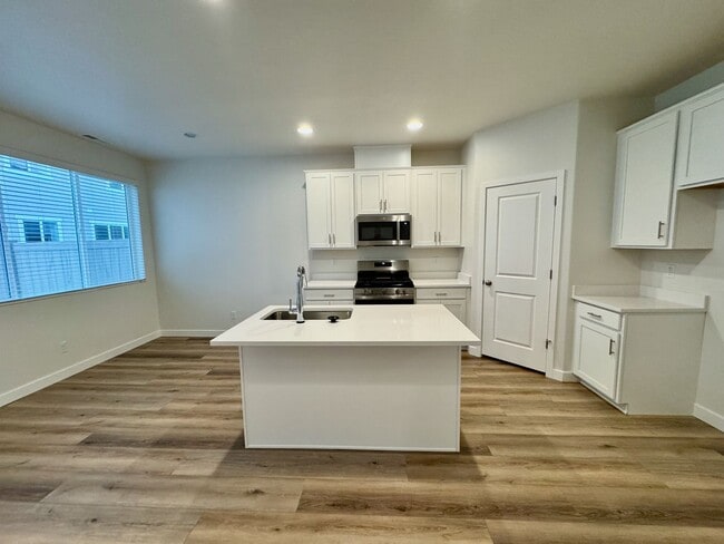 2622 N 2125 W in Clinton, UT - Building Photo - Building Photo