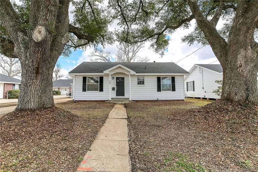 3809 Common St in Lake Charles, LA - Building Photo