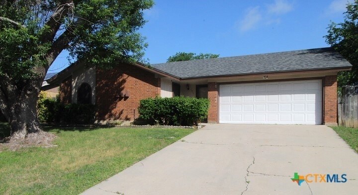 1011 N 4th St in Copperas Cove, TX - Foto de edificio
