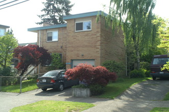 4215 Linden Ave in Seattle, WA - Building Photo - Other