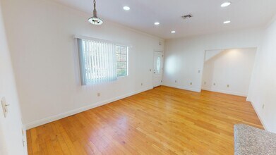 LARGE 2 BEDROOM AVAILABLE in Los Angeles, CA - Building Photo - Interior Photo